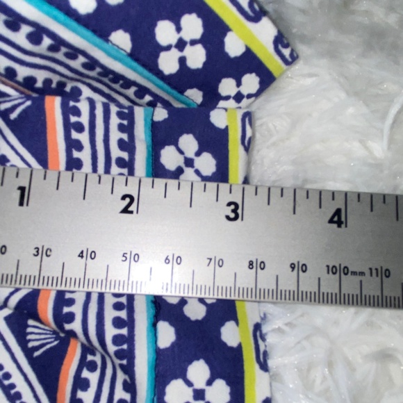 Vibrant Vineyard Vines Shorts in Excellent Condition - Picture 4 of 8